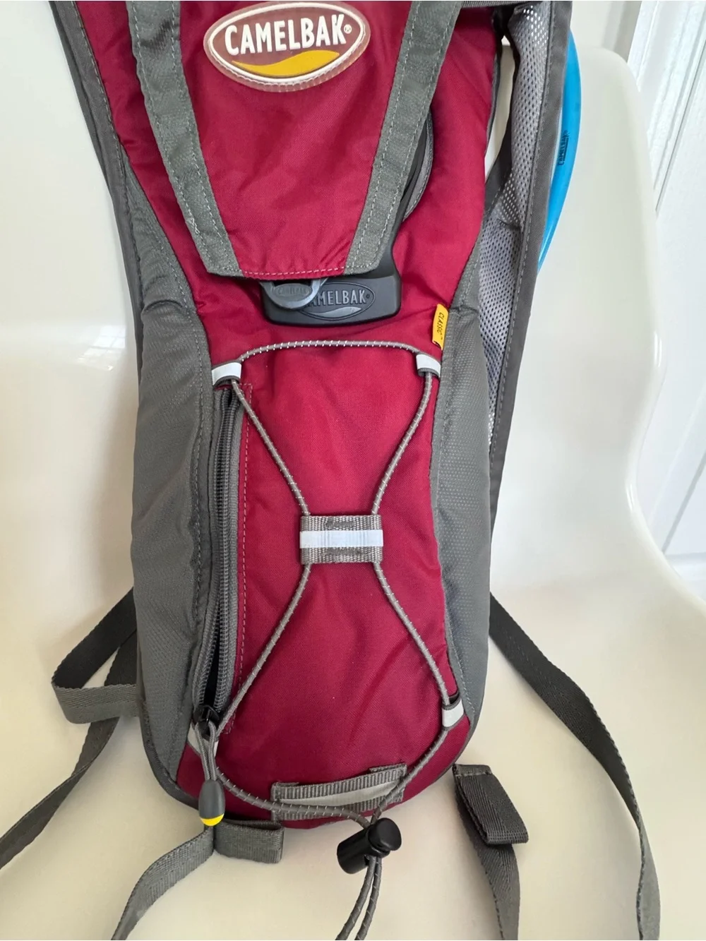 CamelBak Classic Hydration Pack Backpack Hiking Trail MTB Cycling Red Gray EUC